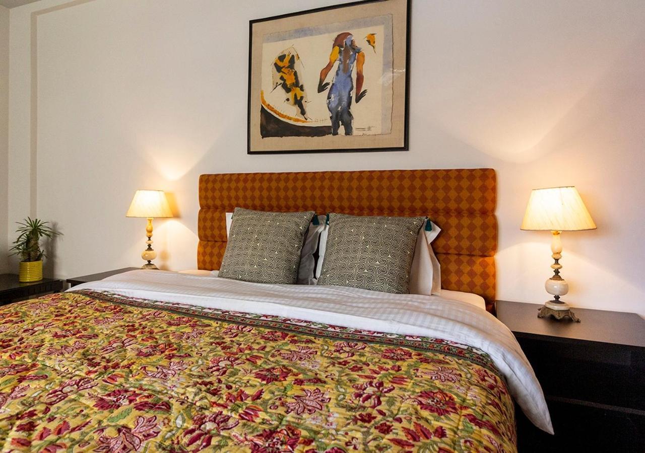 Neelam Bed&Breakfast Kolkata Bagian luar foto